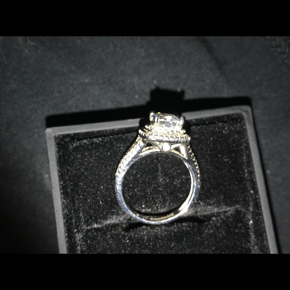 Engagement ring - Picture 2 of 8